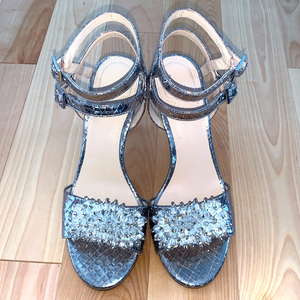 What For sandals size 6